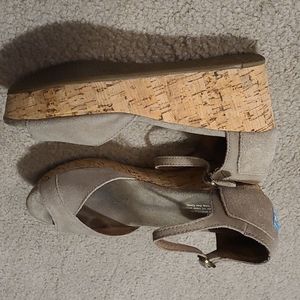 Tom's wedge sandals
